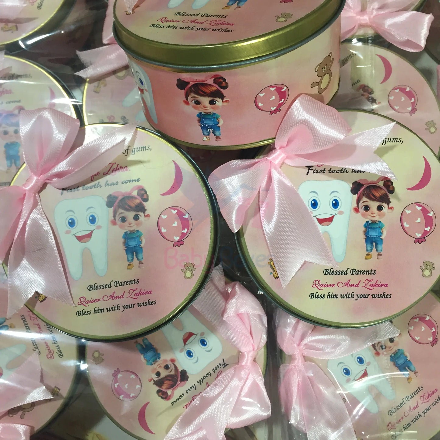 250gm Fist Tooth Tin Boxes With Bow